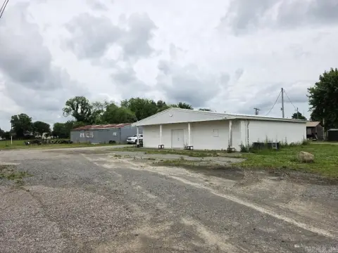 Mixed-Use Property with Four Structures