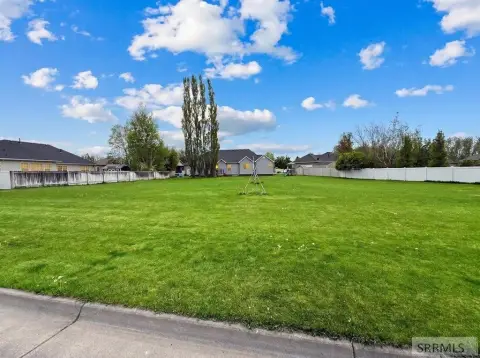 Residential Lot in Fairway Estates