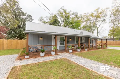 Remodeled Furnished Duplex