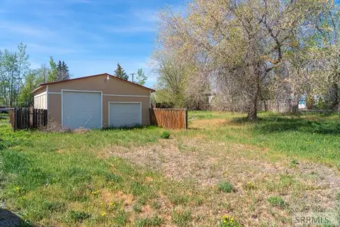 Residential Lot with Garage