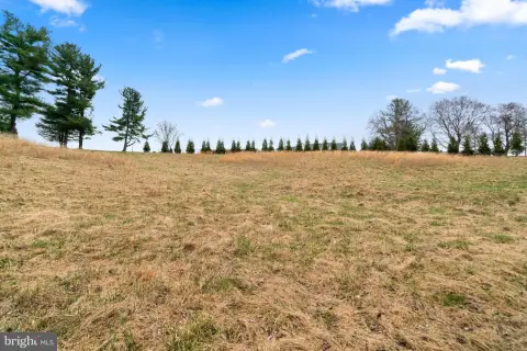 Expansive Land Parcel in Fulton