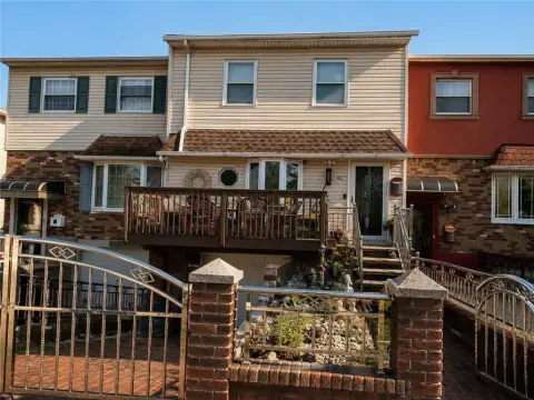 Renovated Duplex with Flexible Space