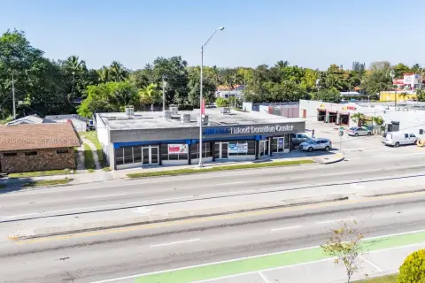 Versatile Standalone Building in Miami