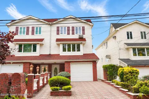 Four-Bedroom Duplex with Outdoor Space