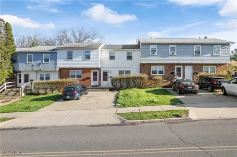 Townhome-Style Apartment Building