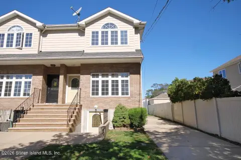 Duplex with Deck