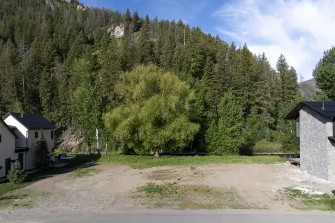 Flat Mountain-View Building Lot