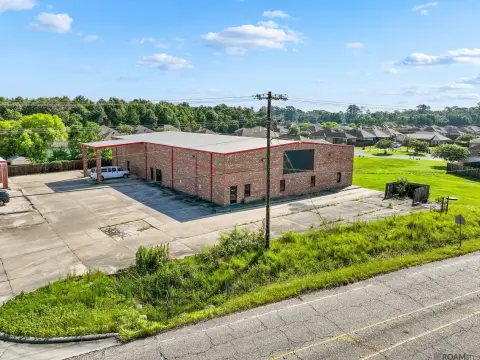 Versatile Flex and Office Facility