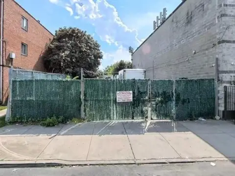 Gated C8 Commercial Land