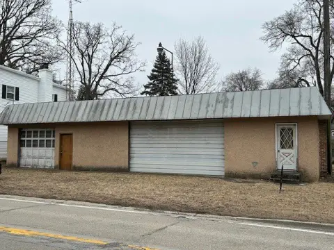 Custer Park Commercial Garage