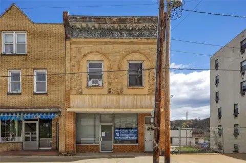 Medical Office Building with Apartment