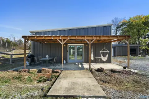 Commercial Building on Highway 9