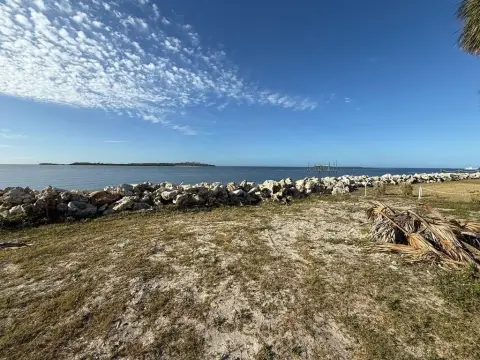 Gulf-Front Lot in Historic Downtown