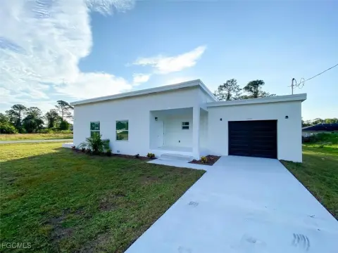 New Duplex in Lehigh Acres