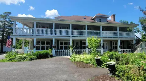 Restaurant with 5-Room Guest House