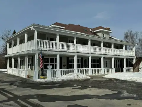 Restaurant with 5-Room Guest House