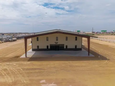 NNN Warehouse Investment