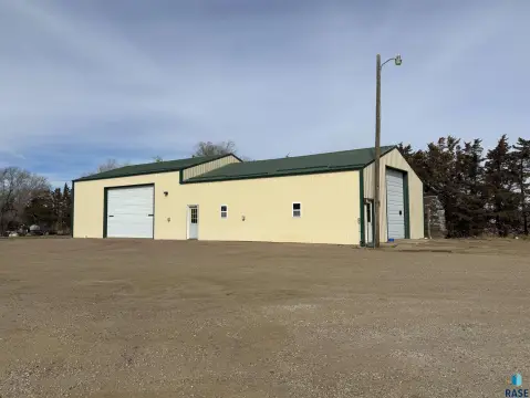 Versatile Commercial Property Near Highway