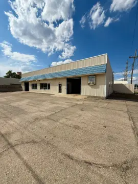Versatile Commercial Space on Highway