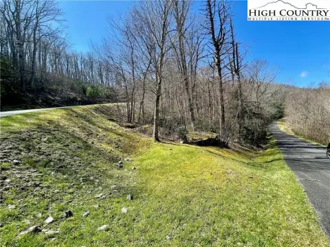 Blowing Rock Acreage in Firethorn