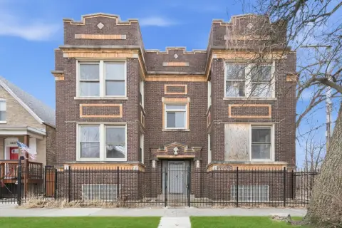 Chicago Four-Unit Building For Sale