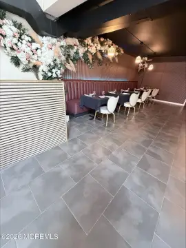 Turnkey Restaurant with Full Kitchen