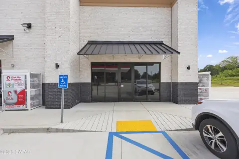 Retail Space at New Exxon Service Station