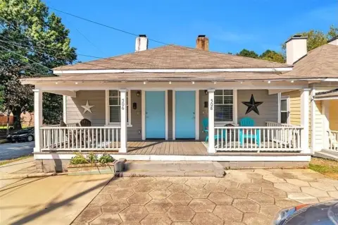 Renovated Duplex with 1BR Units