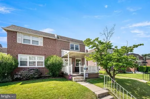 3-Bedroom Twin Home with Deck