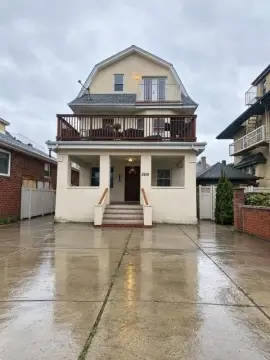 Triplex with Deck