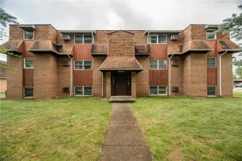 6-Unit Apartment Building