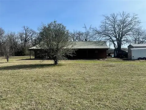 Grand Saline Farmhouse on Acreage