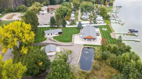 Lakefront Resort with Guest Lodging