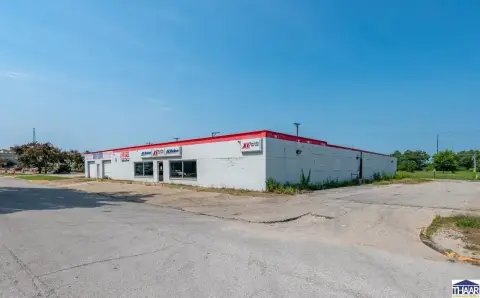 Flex Space With Retail Area