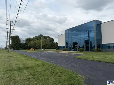 Retail Space With Two Suites