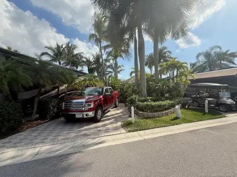 Entertainer's Paradise in Port St. Lucie