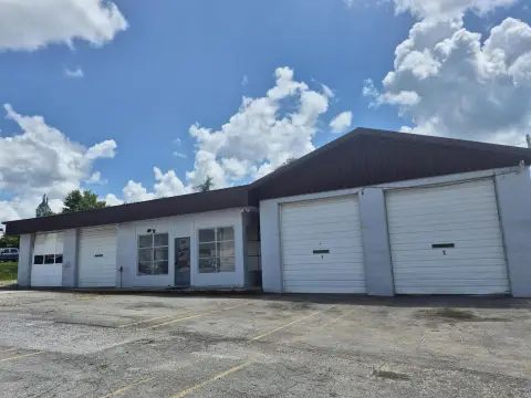 Flex Space With Overhead Doors