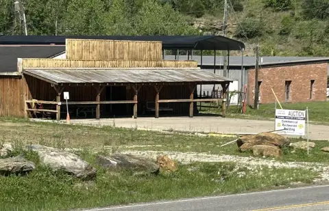 Restaurant and Entertainment Venue
