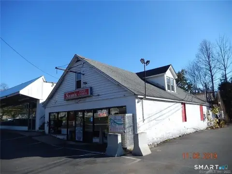 Corner Storefront Retail with Deli Setup