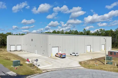 Industrial Warehouse with Exceptional Clear Height