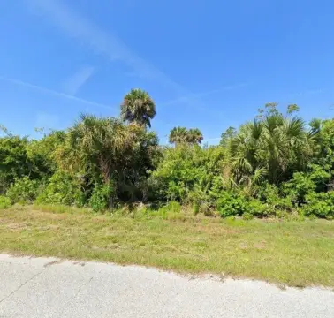 Vacant Lot Near Amenities