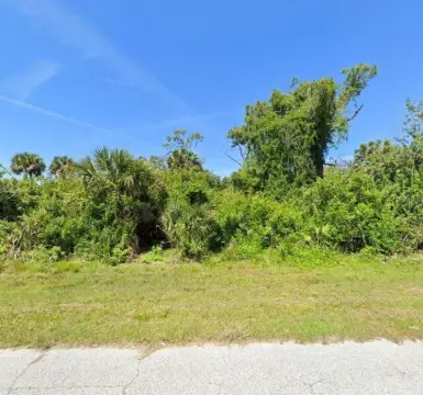 Vacant Lot Near Amenities
