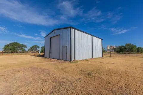 Insulated Flex Space With Two Shops