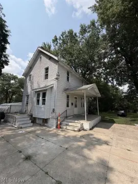 Triplex with Recent Unit Updates