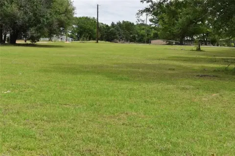 Land with Utilities in Wills Point
