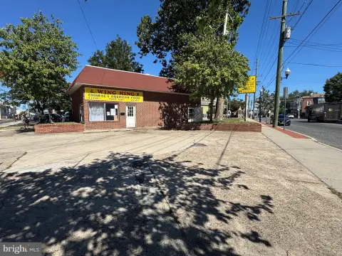 Corner Lot Restaurant with Two Entrances