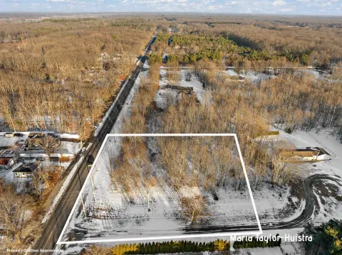 Spacious Land Parcel in Grand Haven