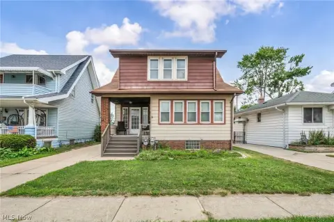 Duplex with Third-Floor Flex Space