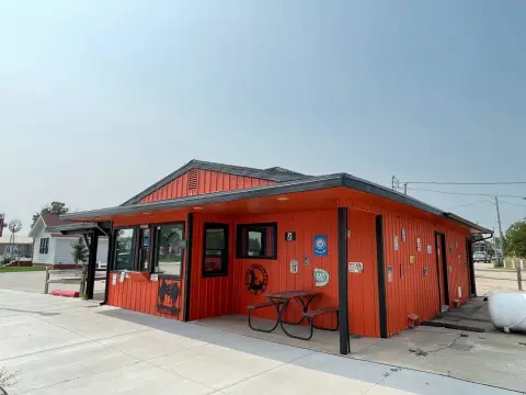 Restaurant with Commercial Equipment