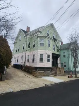 Spacious Townhome Near Ives Street